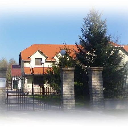 Kiraly Lovastanya Panzio Bed & Breakfast Janoshalma Eksteriør bilde