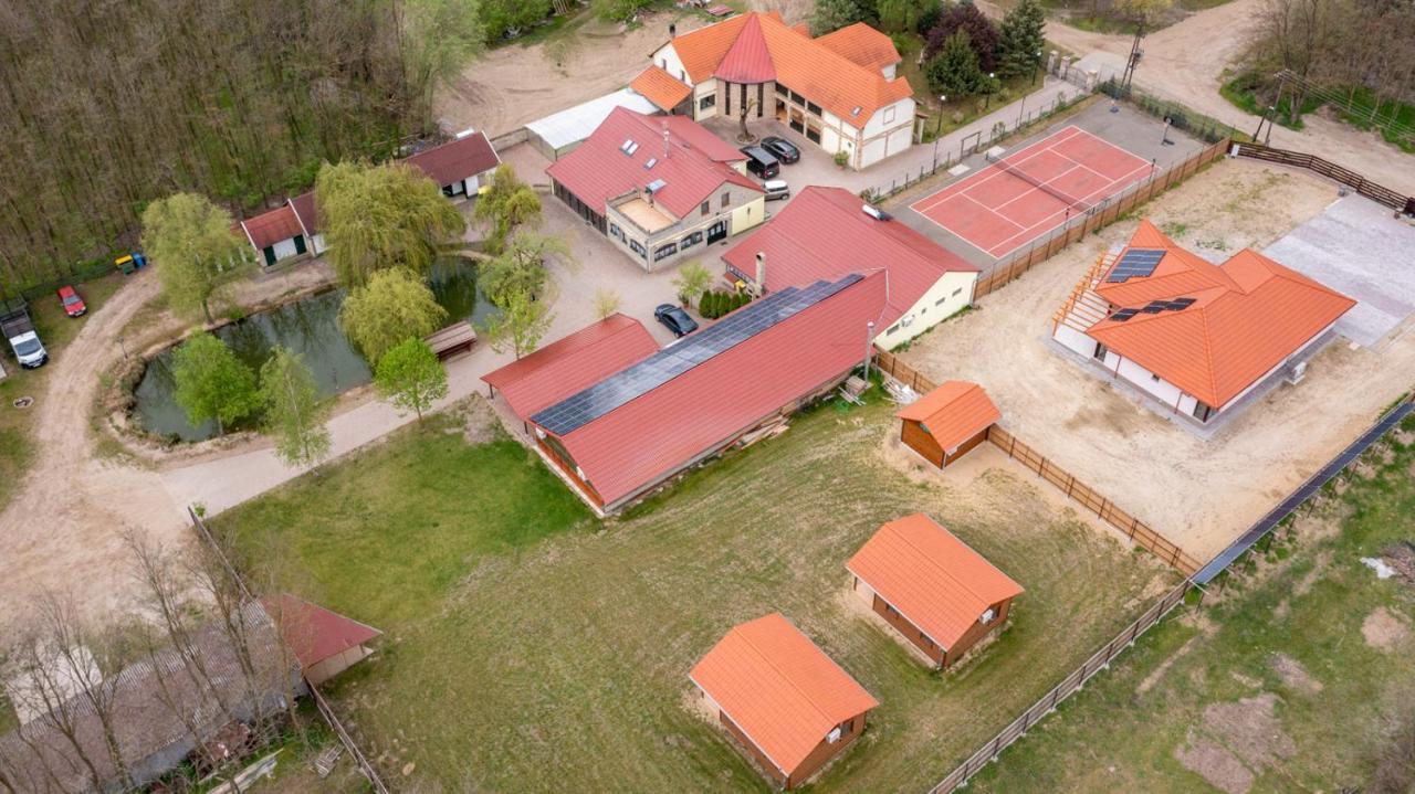 Kiraly Lovastanya Panzio Bed & Breakfast Janoshalma Eksteriør bilde